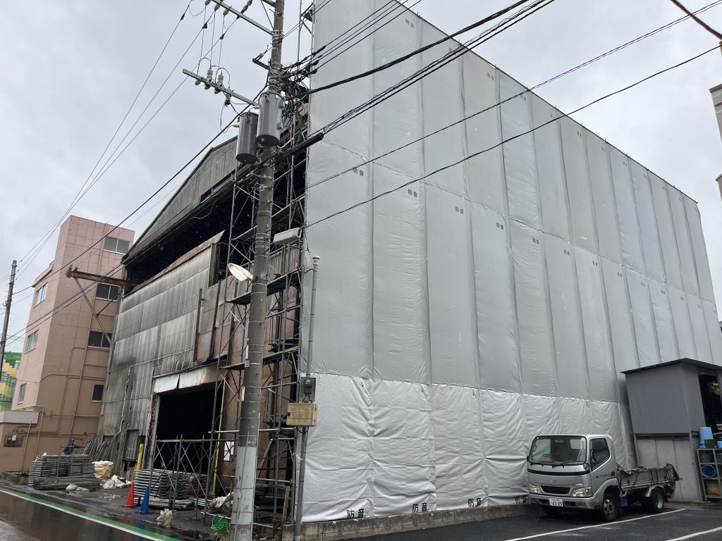葛飾区　防音シート足場組立工事